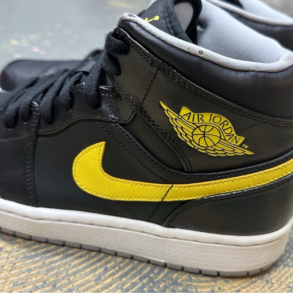Nike Air Jordan 1 Mid Yellow 554724-070 9.5 Black Del Sol - Picture 8 of 11